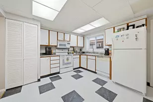 940 N Rohlwing Rd, Addison, IL 60101 - Photo 8