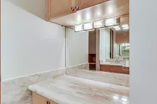 201 E Chestnut St, Chicago, IL 60611 - Photo 12