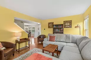 1092 N Camden Ln, South Elgin, IL 60177 - Photo 6