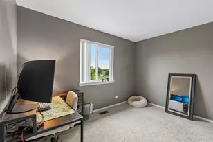 1092 N Camden Ln, South Elgin, IL 60177 - Photo 18