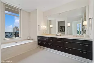 118 E Erie St, Chicago, IL 60611 - Photo 36