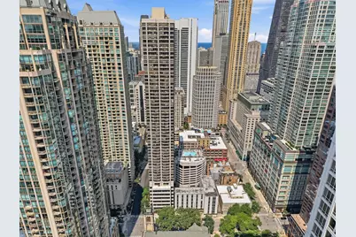 30 E Huron Street #5605, Chicago, IL 60611 - Photo 36