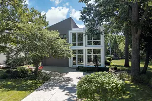 246 Beach Rd, Glencoe, IL 60022 - Photo 1