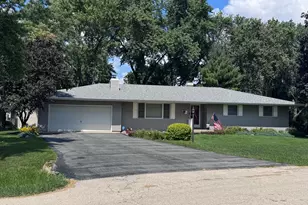 805 Chelsea St, New Lenox, IL 60451 - Photo 2