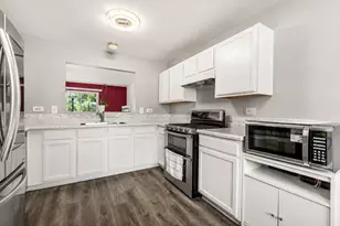 2103 Graystone Dr, Joliet, IL 60431 - Photo 2