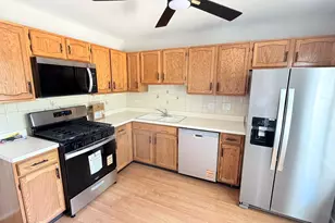 1975 Windsong Dr, Schaumburg, IL 60194 - Photo 2
