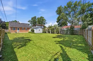 1009 Leith Ave, Waukegan, IL 60085 - Photo 32