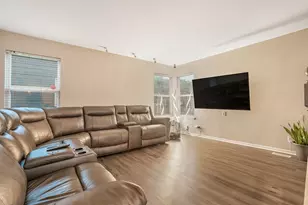 525 Arlington Ln, South Elgin, IL 60177 - Photo 4