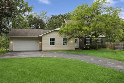 6121 Sands Road, Crystal Lake, IL 60014 - Photo 2