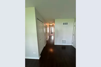 358 Woodview Circle #B, Elgin, IL 60120 - Photo 2