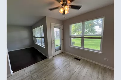 358 Woodview Circle #B, Elgin, IL 60120 - Photo 6