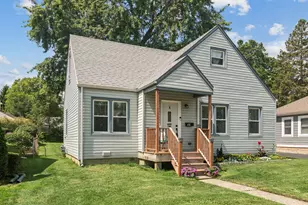 418 S Lake Terrace, Mundelein, IL 60060 - Photo 1