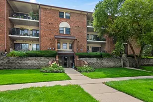 780 Weidner Rd, Buffalo Grove, IL 60089 - Photo 2