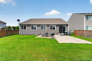 1002 Chestnut Dr, Pingree Grove, IL 60140 - Photo 32
