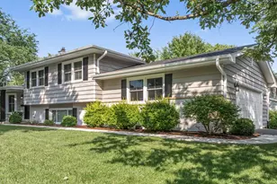1340 Clyde Dr, Naperville, IL 60565 - Photo 2