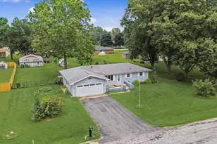 6338 Whirlaway Dr, Mt. Zion, IL 62549 - Photo 2