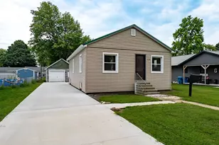118 E Diller St, Pontiac, IL 61764 - Photo 1