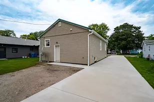 118 E Diller St, Pontiac, IL 61764 - Photo 24