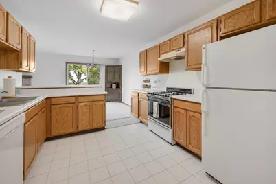 216 Brittany Drive #8E-2, Streamwood, IL 60107 - Photo 10