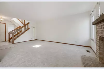 216 Brittany Drive #8E-2, Streamwood, IL 60107 - Photo 4
