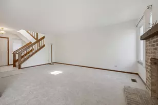 216 Brittany Dr, Streamwood, IL 60107 - Photo 4