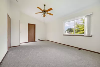 216 Brittany Drive #8E-2, Streamwood, IL 60107 - Photo 16