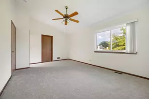 216 Brittany Dr, Streamwood, IL 60107 - Photo 16