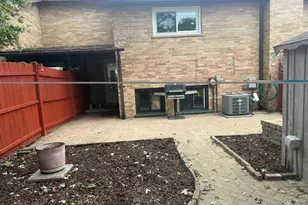 257 Dover Dr, Des Plaines, IL 60018 - Photo 2