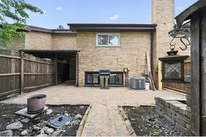 257 Dover Drive #c, Des Plaines, IL 60018 - Photo 2