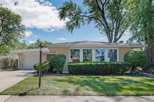 281 Diamond Head Dr, Des Plaines, IL 60018 - Photo 1