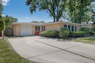 281 Diamond Head Dr, Des Plaines, IL 60018 - Photo 2