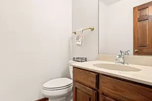 1419 Stevenson Dr, Libertyville, IL 60048 - Photo 12