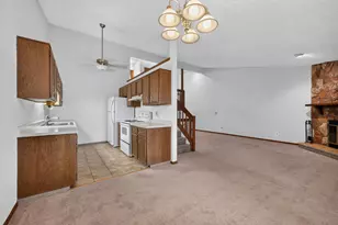 641 Amphitheater Dr, Rockford, IL 61107 - Photo 10