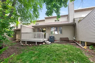 641 Amphitheater Dr, Rockford, IL 61107 - Photo 28