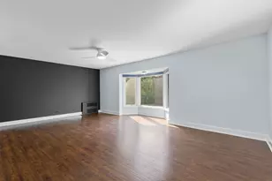 2300 Windsor Mall Ct, Park Ridge, IL 60068 - Photo 6