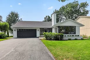 282 Stonegate Rd, Clarendon Hills, IL 60514 - Photo 1