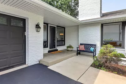 282 Stonegate Road, Clarendon Hills, IL 60514 - Photo 2