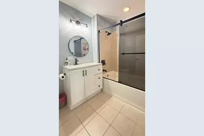 974 W 35th Place #508, Chicago, IL 60609 - Photo 14