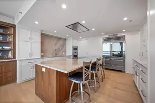 180 E Pearson St, Chicago, IL 60611 - Photo 12