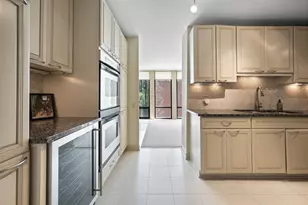 200 E Delaware Pl, Chicago, IL 60611 - Photo 14