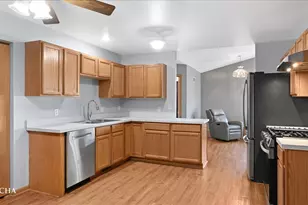 335B Warren St, Somonauk, IL 60552 - Photo 6