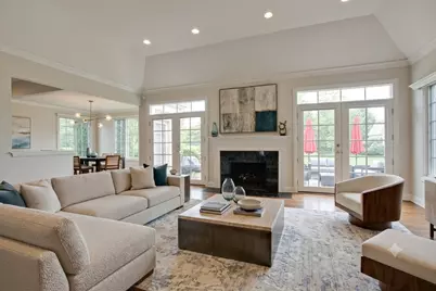 655 S Buckingham Court, Lake Forest, IL 60045 - Photo 4