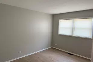 1313 Kingsbury Dr, Hanover Park, IL 60133 - Photo 10