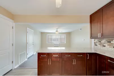 32 N Main Street #1N, Glen Ellyn, IL 60137 - Photo 8