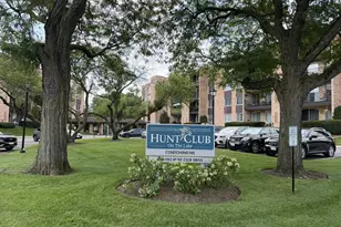 1101 S Hunt Club Dr, Mount Prospect, IL 60056 - Photo 1