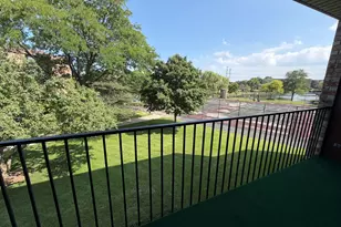 1101 S Hunt Club Dr, Mount Prospect, IL 60056 - Photo 2