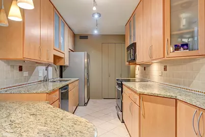 400 E Ohio Street #801, Chicago, IL 60611 - Photo 6
