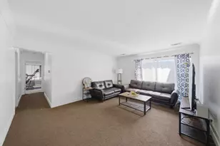831 E Carriage Ln, Palatine, IL 60074 - Photo 10