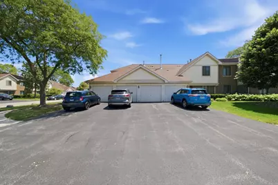 831 E Carriage Lane #2, Palatine, IL 60074 - Photo 2