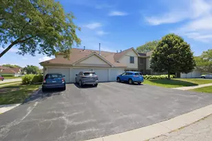 831 E Carriage Ln, Palatine, IL 60074 - Photo 26